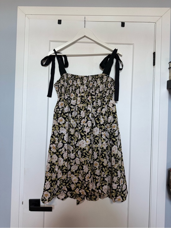 En Saison Dresses & Skirts - En saison floral dress